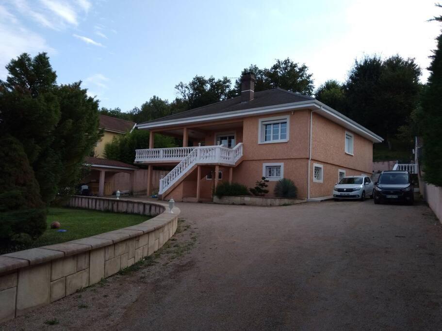 Comme A La Maison ! Chavanoz Bagian luar foto